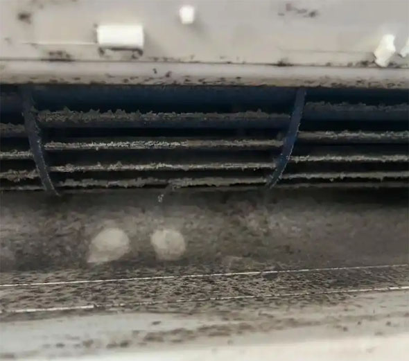 广平空调吹的风有股烧焦味是怎么回事